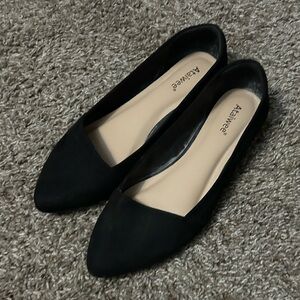 Wide pointed flat